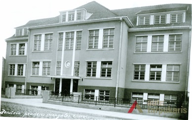 Main facade. Photo by unknown photographer, from the website kvr.kpd.lt