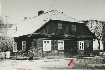 Buvusio Kartofliškių palivarko pastatas A. Mickevičiaus g. Iš: P. Juozapavičius. Kaunas ir jo apylinkės. Kaunas, 1980, p. 55a