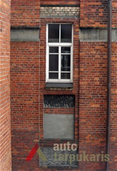 Galinio fasado langų apdaila. Ž. Rinkšelio nuotr., 2013 m.