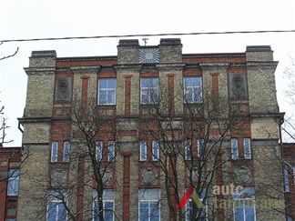 Pagrindinio fasado bareljefai. Ž. Rinkšelio nuotr., 2013 m.