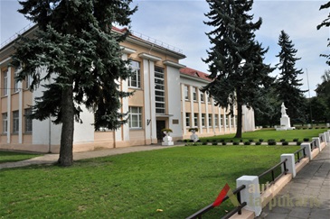 Gymnasium named after Petras Vileišis in Pasvalys. Photo by V. Petrulis, 2016. 