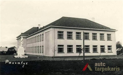 School after construction. Photo from KPD KVR website http://kvr.kpd.lt/#/static-heritage-search /