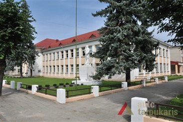 Gymnasium named after Petras Vileišis in Pasvalys. Photo by V. Petrulis, 2016. 