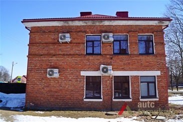 Veiverių šaulių namų šoninis fasadas. R. Kilinskaitės nuotr., 2013