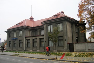 Banko Utenoje pagrindinis fasadas 2006 m. V. Petrulio nuotr.