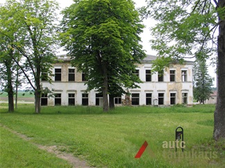 Tarpukariu perdarytas pastatas ir pritaikytas psichiatrinei ligoninei (arch. A. Šalkauskis). Nuotr. N. Steponaitytės , 2012 m.