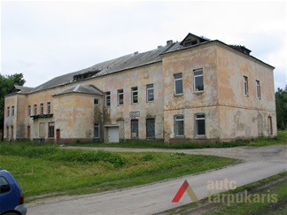 Tarpukariu perdarytas pastatas (arch. A. Šalkauskis). Nuotr. N. Steponaitytės, 2012 m.