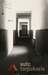 Senoji gimnazija. Pirmojo aukšto koridorius po remonto, raštinės durys. LCVA f. 391 b. 2 ap. 2173
