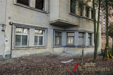 Administracinio pastato fasado fragmentas, 2014 m. P. T. Laurinaičio nuotr.