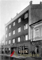 „Drobės“ fabriko parduotuvė, viešbutis „Kęstutis“, reklaminės iškabos. Pastato priekinis fasadas (vaizdas nuo gatvės). Kaunas, XX a. 4 dešimtmetis.  Fotografas nenurodytas. LCVA, P-15309. 