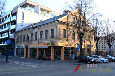 Pastate, buvusiame dab. Laisvės al. 35 sklype ir 37 name buvo įsikūrusi „Drobės“ krautuvė, Švaremano skrybėlių dirbtuvė „Georgete“ ir Elzbietos Kempinskienės skrybėlinė. 2014 m. P. T. Laurinaičio nuotr.