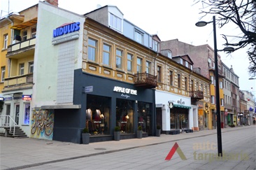 Pastatuose, esančiuose Laisvės al. 48 ir 50, veikė Majatovičių baltinių krautuvė, Budzinauskienės moteriškų rūbų siūvykla, skrybėlių dirbtuvė „Helius“, Šteikienės kepurių krautuvė ir skrybėlinė „Fanija“. 2014 m. P. T. Laurinaičio nuotr.