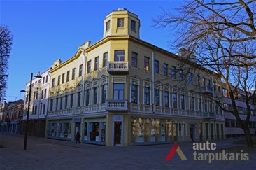 Pastatas Laisvės al. 30, kuriame veikė Janinos Jankauskaitės moteriškų rūbų siūvykla. 2014 m. P. T. Laurinaičio nuotr.