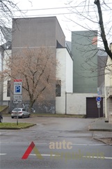 Sklypas prie Kęstučio g. 18 pastato, kuriame veikė Elenos Ruseckaitės moteriškų rūbų siūvykla. 2014 m. P. T. Laurinaičio nuotr.
