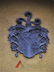 Herbas ant rūmų fasado 2010 m. Justino Kalinausko nuotr.