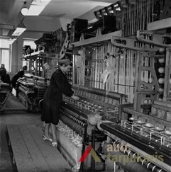 Textile factory „Kaspinas“. Photo by M. Ogajus, 1958, from Lithuanian central state archive, photodocuments department.