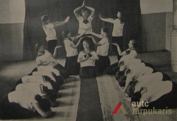 Moksleiviai gimanzijoje. Iš leidinio „Biržų gimnazija“, Biržai, 1931