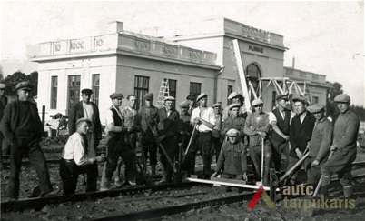 Railway station in Plungė. Photo from colletion of Kretinga museum. 