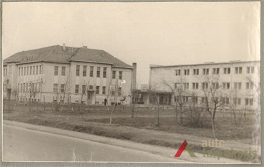 Kavarsko mokykla 1966 m. Iš A. Baranausko ir A. Vienuolio-Žukausko memorialinio muziejaus archyvo. 