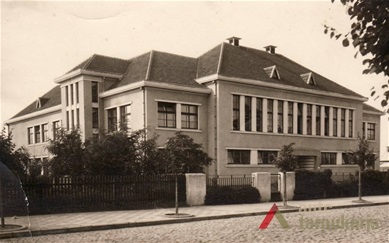 Pradžios mokykla 1940-taisiais. Jono Žitkaus nuotr., Panevėžio kraštotyros muziejus 