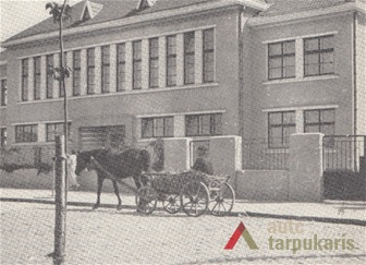2.	Pradžios mokykla. Publikuota leidinyje: „Lietuva 1918-1938“, Kaunas: Spaudos fondas, 1938, p. 287 