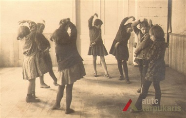 Schoolchildren of Raseiniai primary school in the interwar period. Photo from Raseiniai Area History Museum
