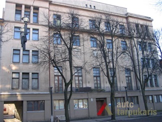 Pagrindinis rūmų fasadas 2006 m. V. Petrulio nuotr.
