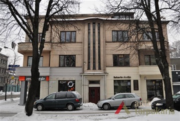 Namo fasadas iš Laisvės al. pusės 2010 m. Vaido Petrulio nuotr.