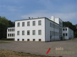 Mokyklos vaizdas iš šiaurės rytų pusės 2006 m. V. Petrulio nuotr.