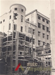 Pašto galinis fasadas statybų metu. Nuotrauka iš KTU bibliotekos Retų spaudinių skyriaus. 