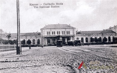 Geležinkelio stoties aikštė (Vytauto pr. pradžia) 1925 m. Iš: Zimnachaitė, A. Sugrįžimai: Onos Vitkauskytės leidinių katalogas. Kaunas, 2001, p. 66
