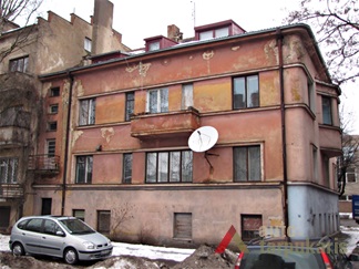 Kiemo fasado vaizdas 2011 m. P. T. Laurinaičio nuotr.