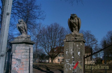 Gates. 2000, V. Petrulis photo