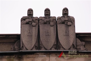Sculpture "Epic heroes" by Bronius Pundzius. 2008, V. Petrulis photo