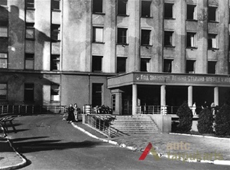 Pagrindinis įėjimas 1956 m. S. Lukošiaus nuotr., KTU ASI archyvas