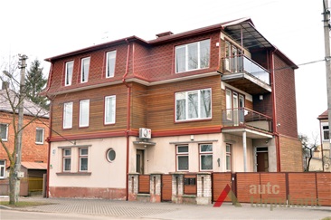 Perstatytas antrasis namas. P. T. Laurinaičio nuotr., 2012 m.
