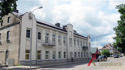 Šiaurės vakarų - gatvės fasadas. A. Galaunytės nuotr., 2012 m.